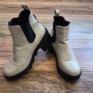 💙Women's Lug Sole Ankle Platform Boots in Cream